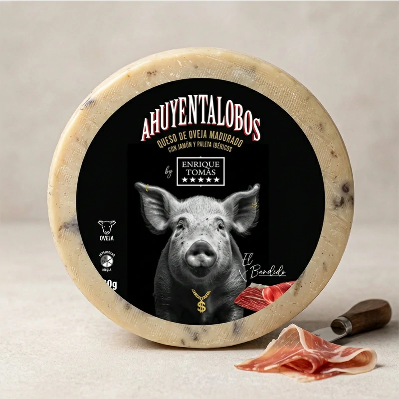 Queso de oveja Ahuyentalobos madurado con virutas de jamón ibérico Enrique Tomás, pieza entera de 3kg.